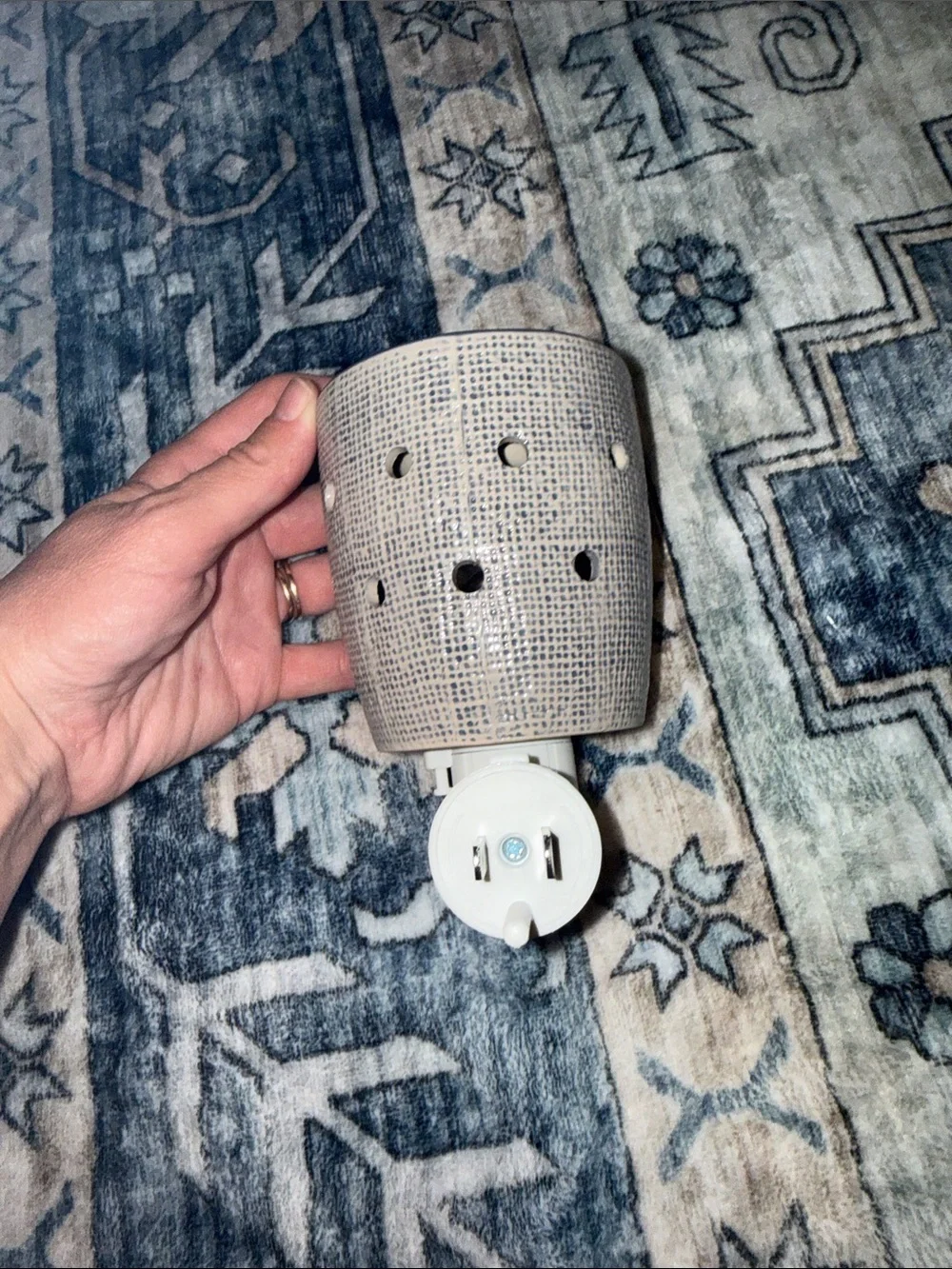 EUC- Scentsy Red Star Ceramic Plug-In Wall Warmer